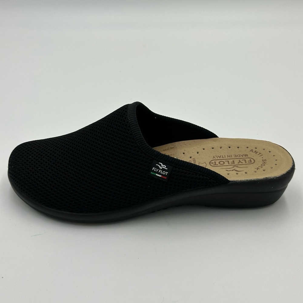 Fly Flot black mesh slip-on clogs with anti- shock anatomic features. Size 39/8 - Picture 10 of 10